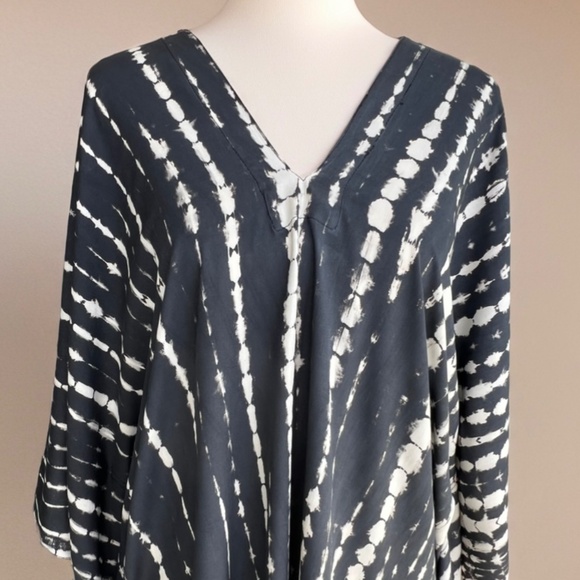 0128 / Black and White  Short Kaftan, Rayon Caftan - Picture 12 of 13